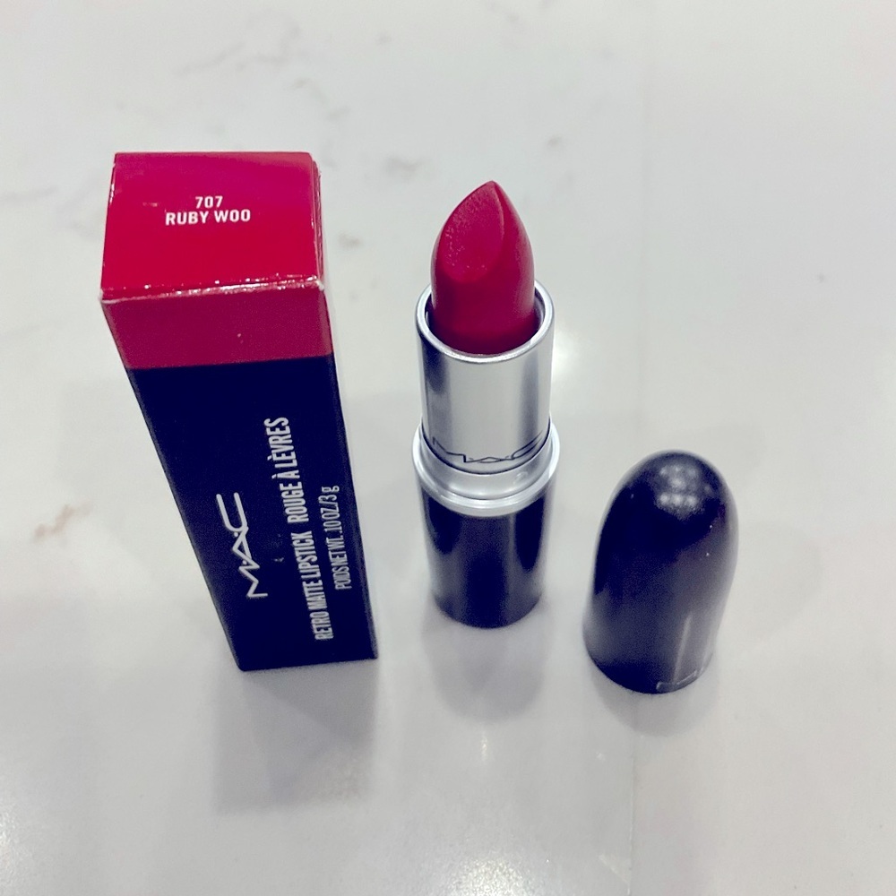 Brand New Mac Retro Matte Lipstick / Ruby Woo